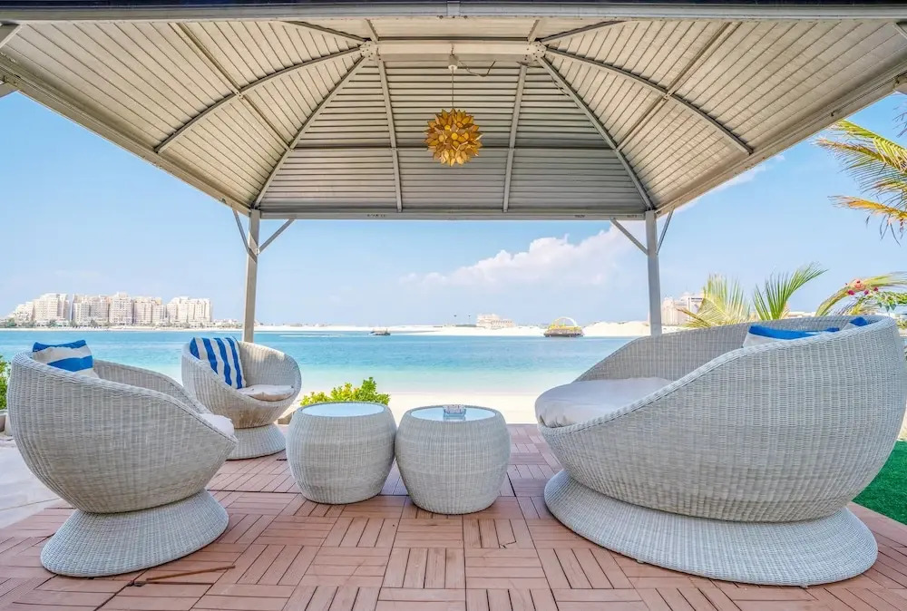 5BR Beach & pool villa in Palm