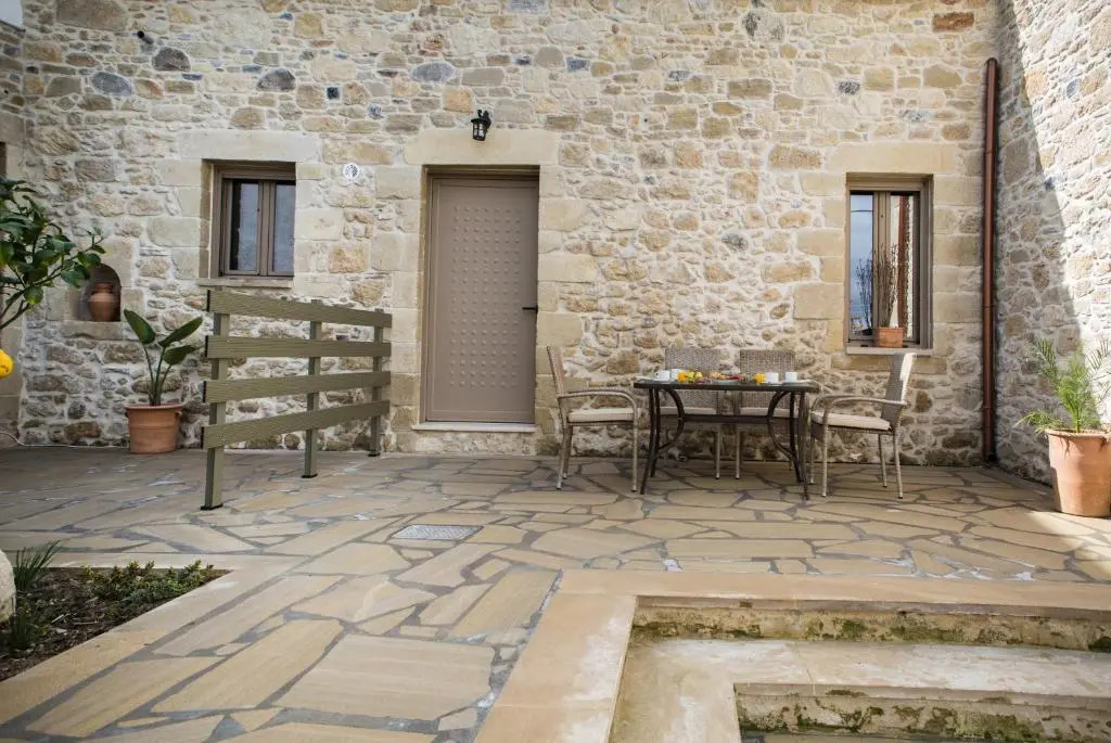 Agarathos Deluxe Homes In the Heart of Kaliviani Near Balos