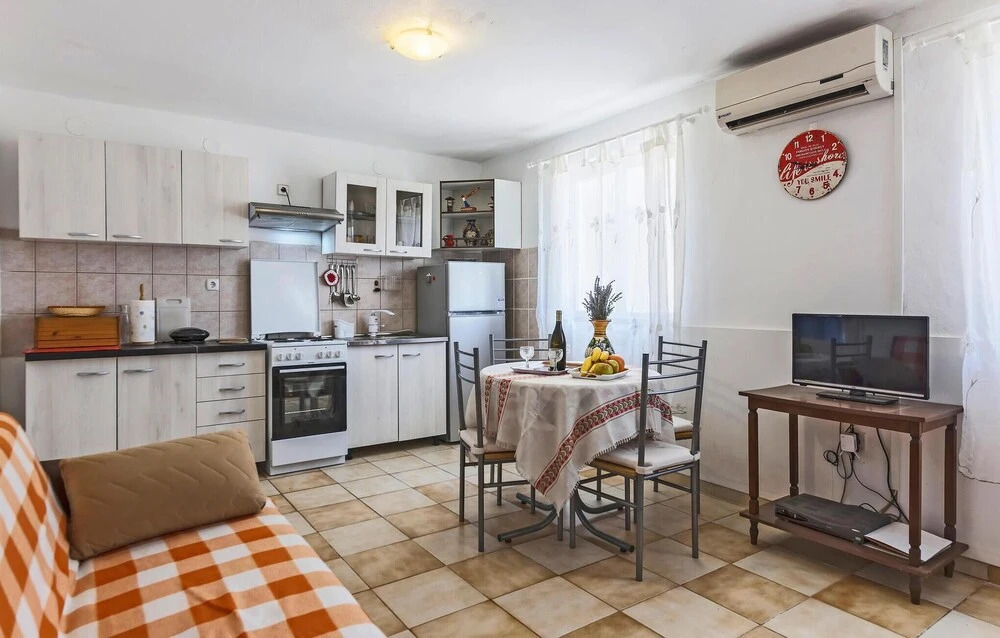 1 Bedroom Beautiful Home In Pula