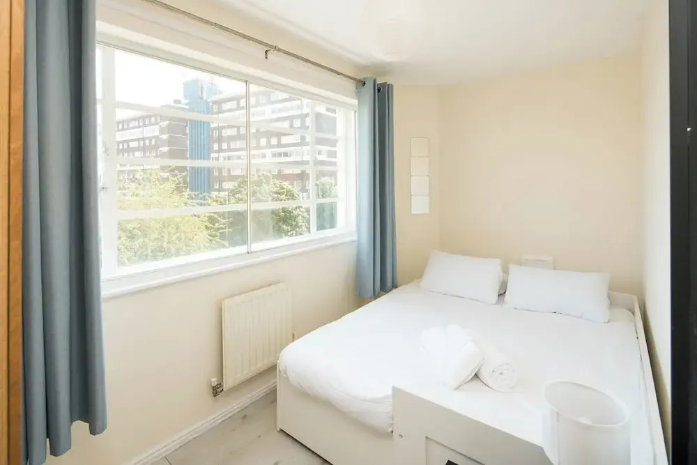 2Bd London Flat - City Buzz & Parkside Serenity