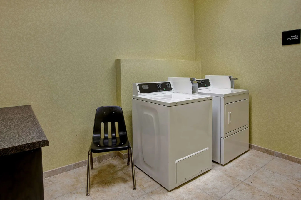 Hampton Inn Dekalb - Near the University