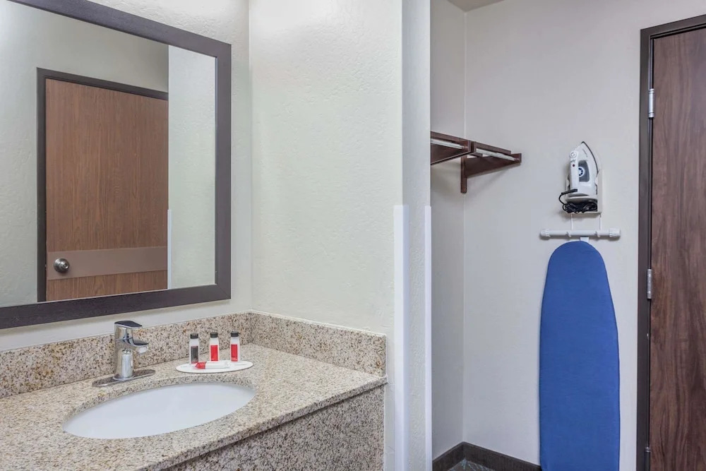Days Inn & Suites East Flagstaff