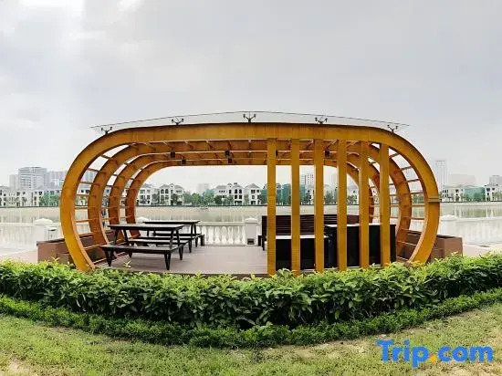 Vinhomes Greenbay Me Tri - Luxury, Garden Apartment in Hanoi