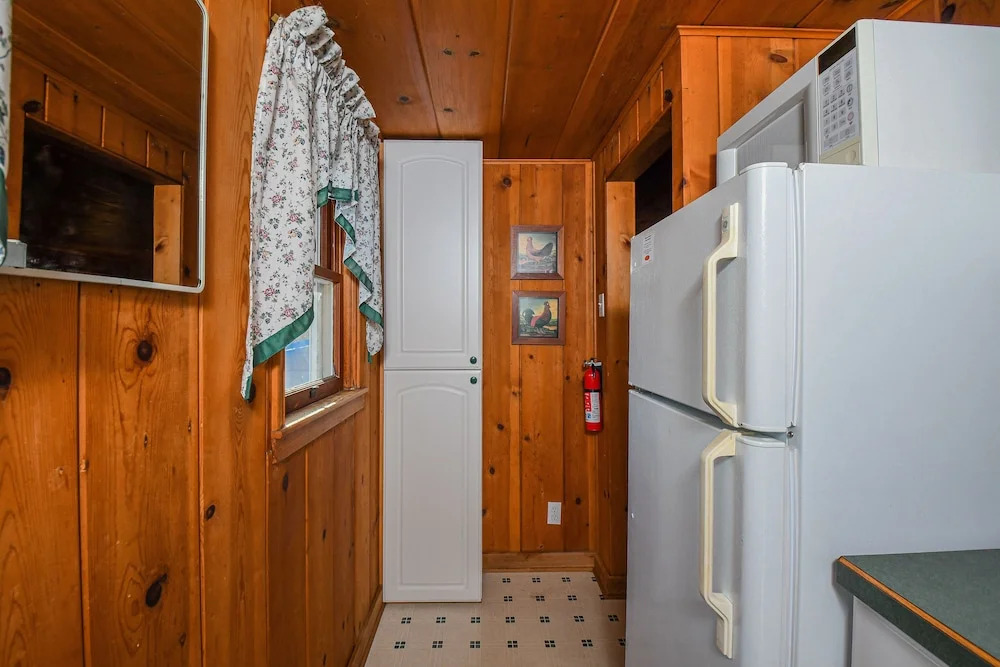 Lakeside Hide-A-Way 2 Bedroom House