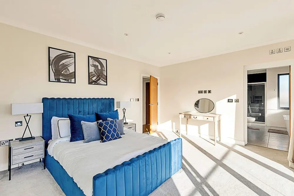 Penthouse Apartment In Brentford