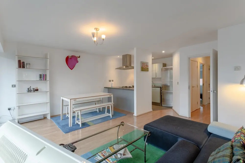 Stylish 2 Bedroom in Trendy East End