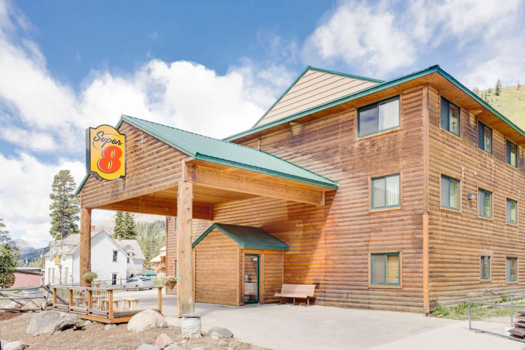 Super 8 by Wyndham Cooke City Yellowstone Park