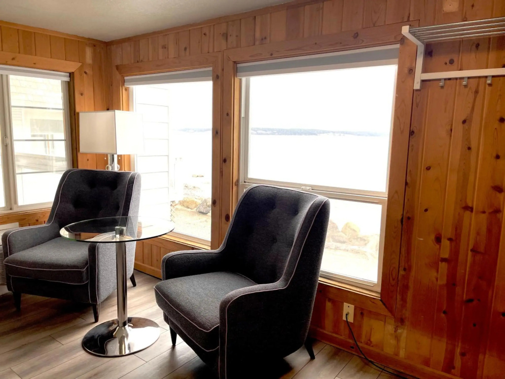 Tides Inn & Suites