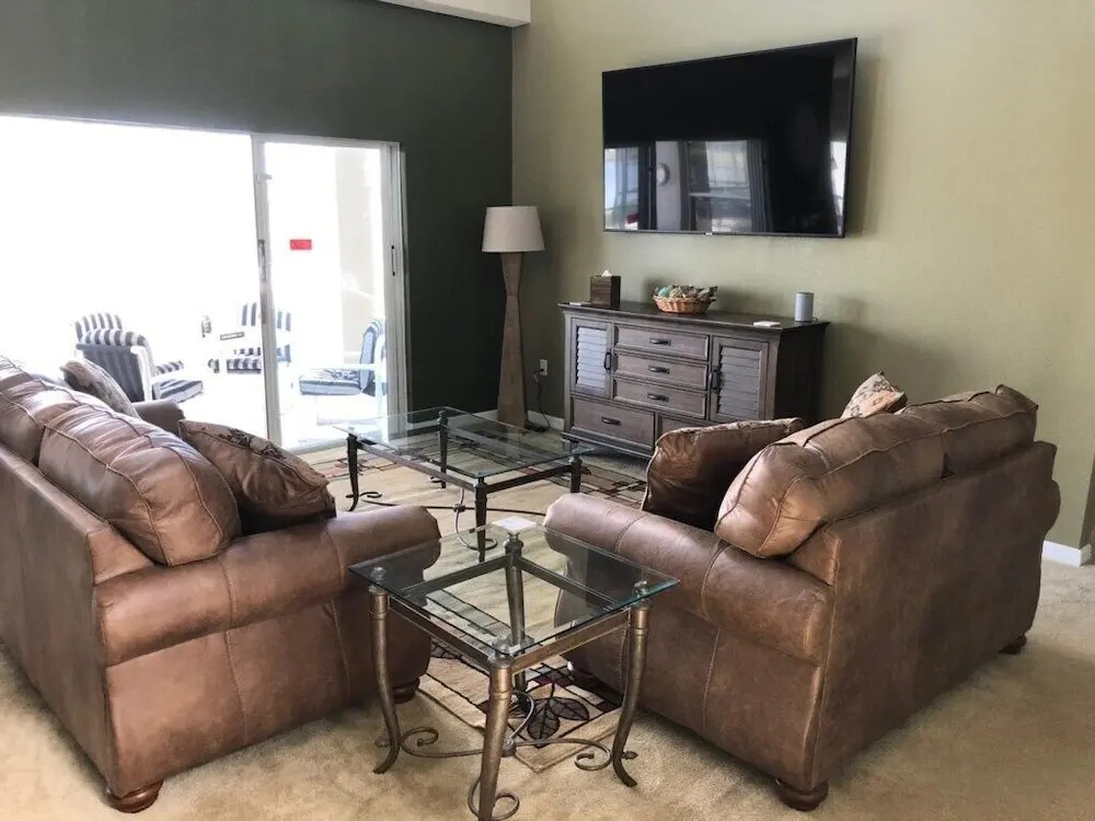 Spacious 5br, 3.5ba W/ 2 Living Areas 5 Bedroom Villa