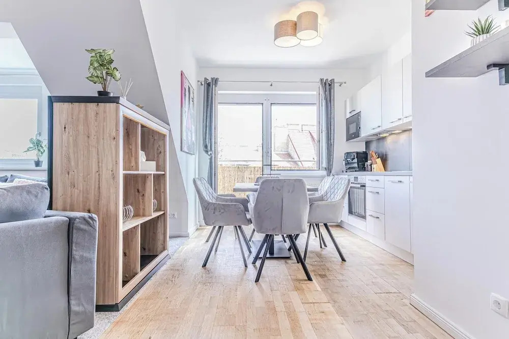 Luxury AC Balcony Apartment City Center