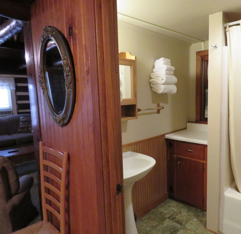 Tall Pines Inn