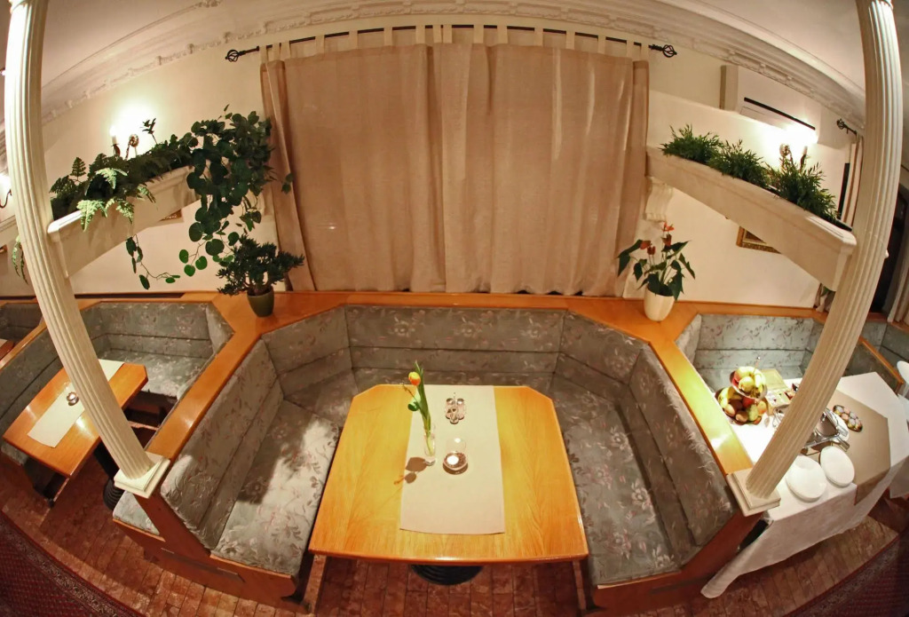 Penzión Wellness & Restaurant Zoborská, free parking
