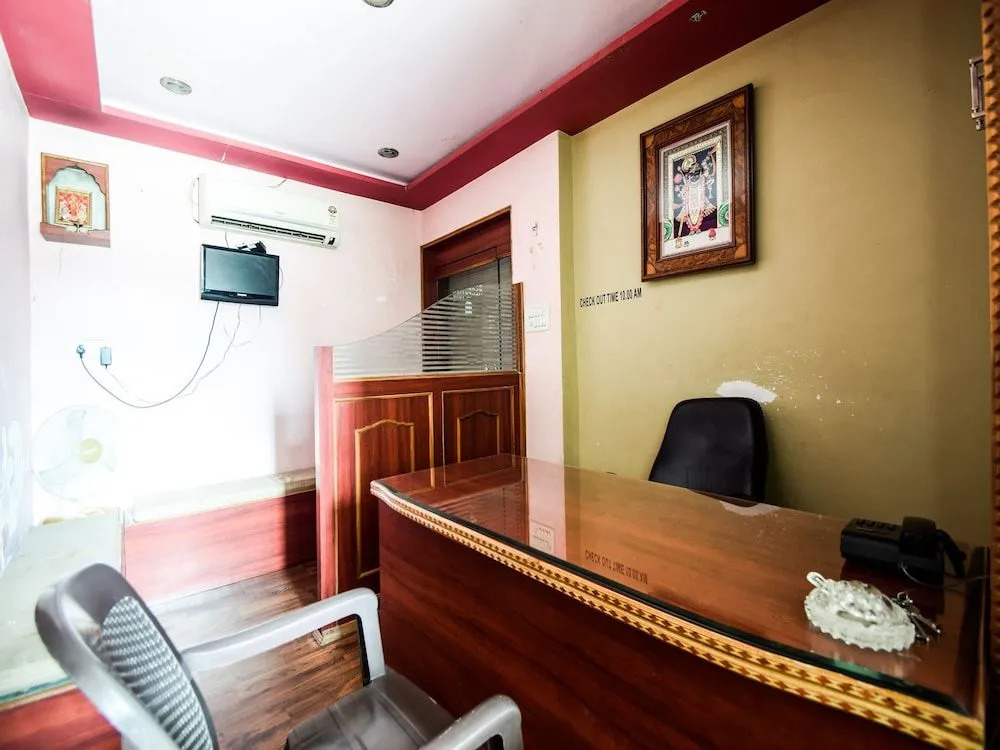OYO 18738 Hotel Saniya
