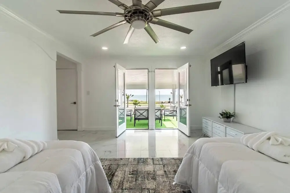 Ocean Drive Splendor Awaits