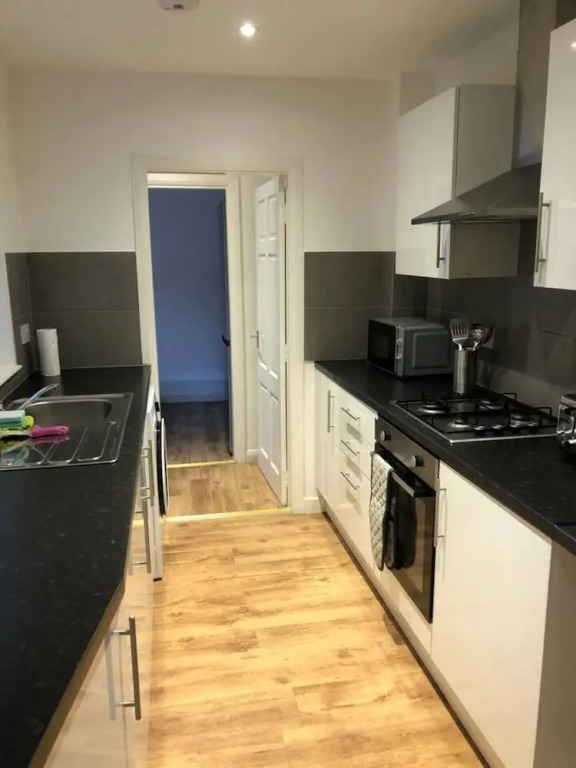 Lovely 4-bed House in Anfield all En-suite,