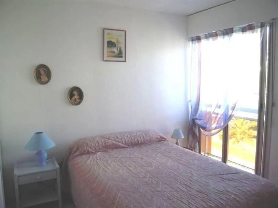 Appartement 2 pièces climatisé, 300m plages, piscine