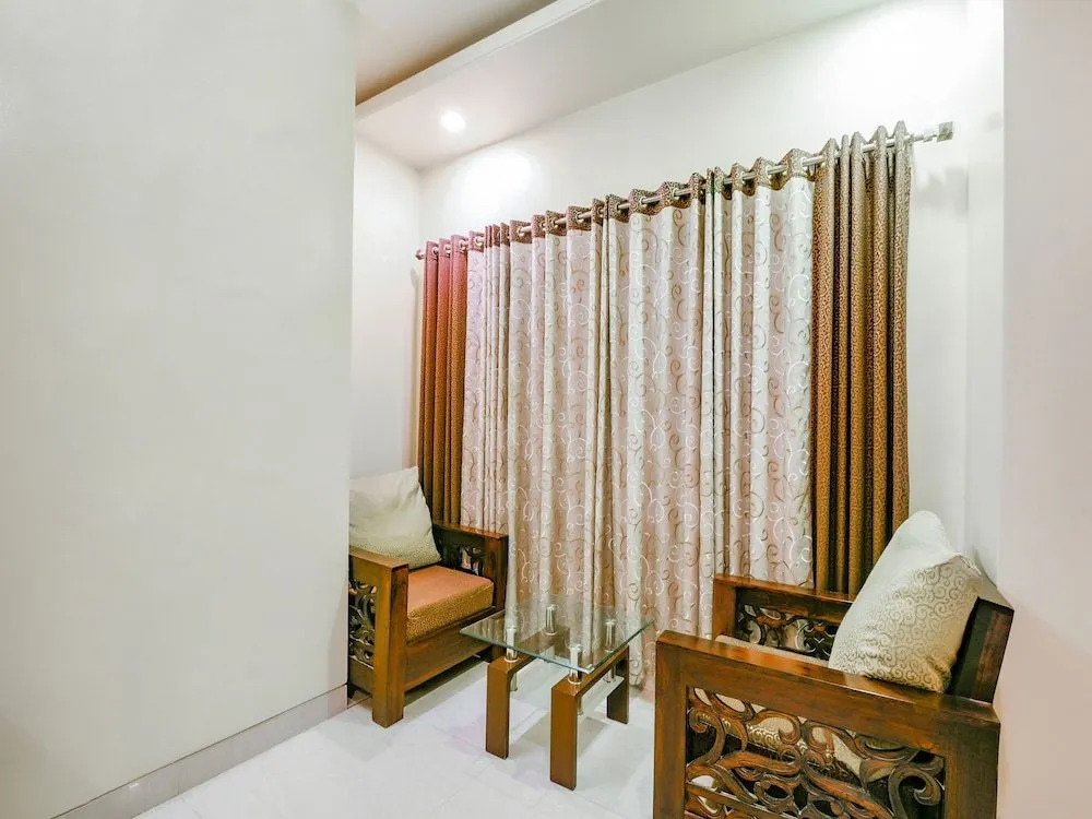 OYO 15349 Hotel Ira Executive