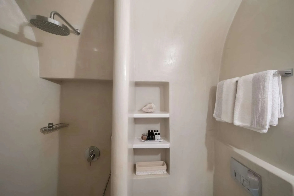 Anemos Cave Suites