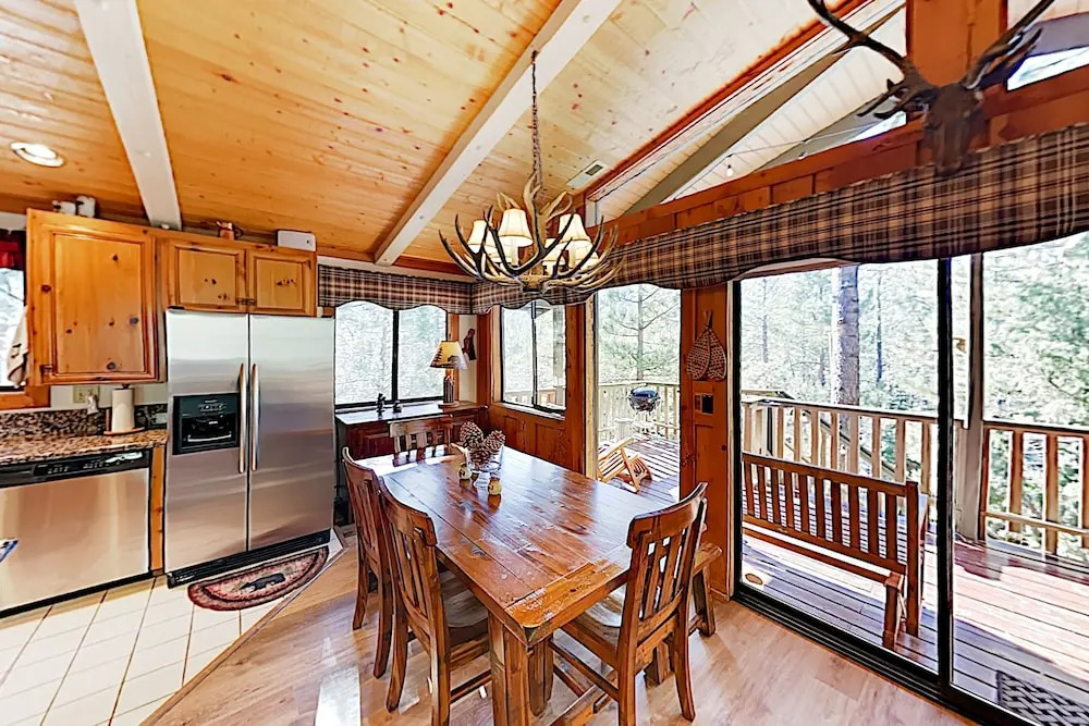 New Listing! Amazing Moonridge Getaway W/ Decks 4 Bedroom Home