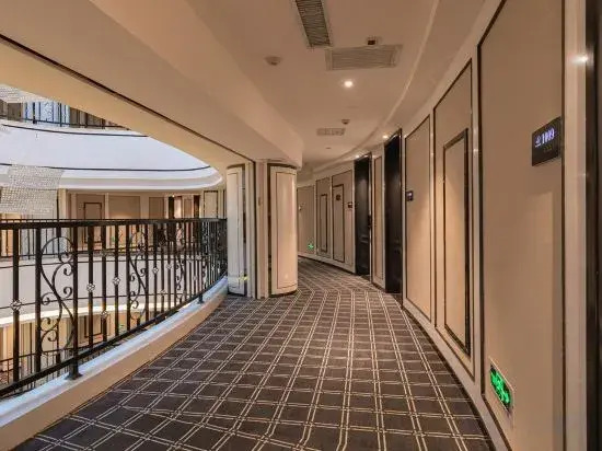 Elong Hotel (Xi'an Shaanxi History Museum Stadium Metro Station Branch)