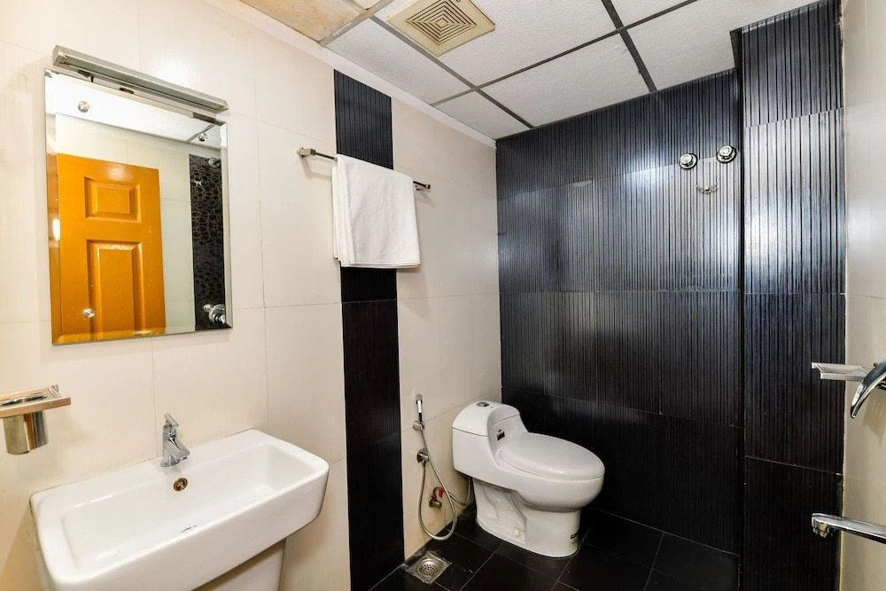 Empire Plaza By OYO Rooms
