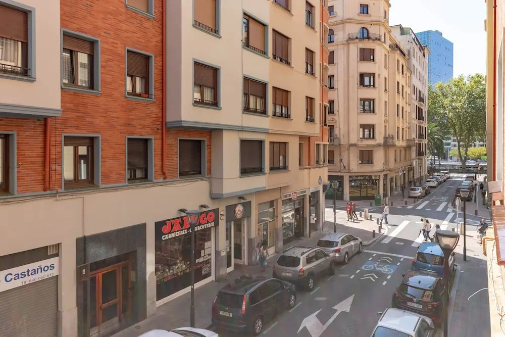 Charming and Stone Throw to Guggenheim & Old Town