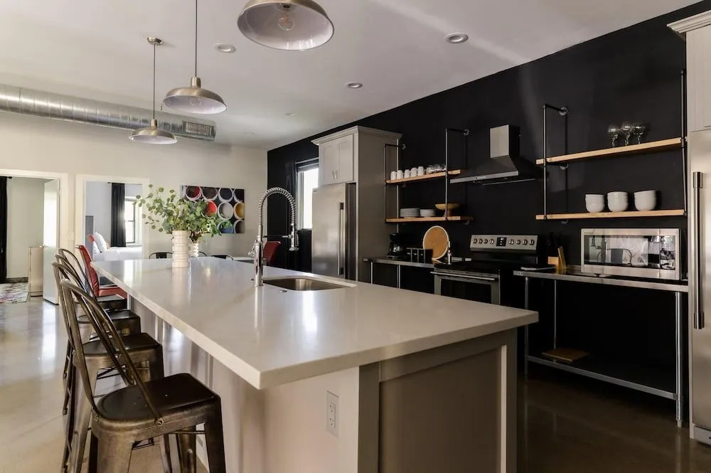 E Main St Unit A - Luna