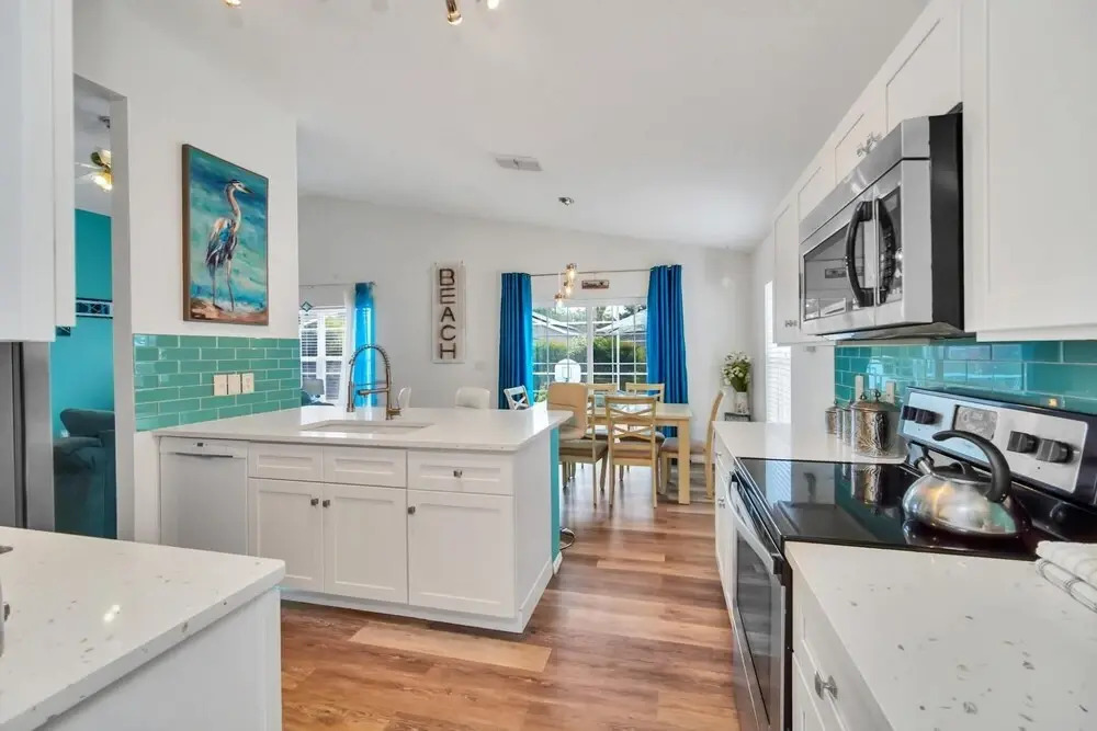 Bright Spacious Retreat With Private Pool Lanai Game Room