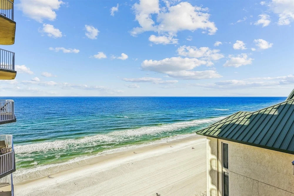 Shores Of Panama 1506, Perfect For A Great Couples Getaway! Free Fun! Reserved Parking 1 Bedroom Condo by RedAwning