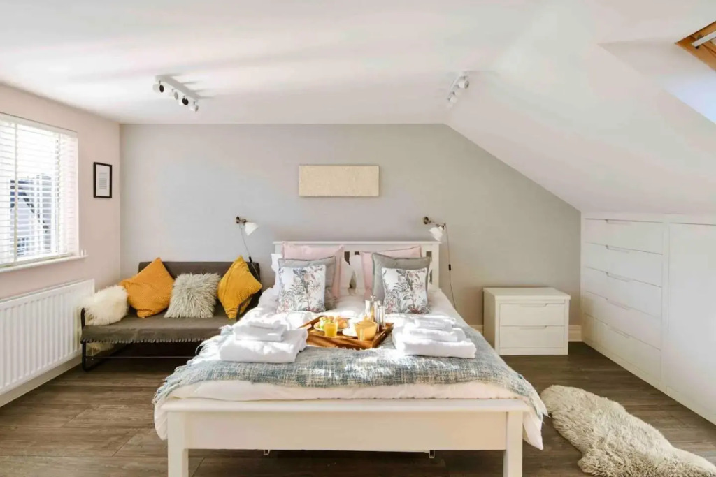 LUXURY Coastal 4 Bed FAMILY Home In Whitley Bay - 5 Mins To The Beach - Sleeps 9