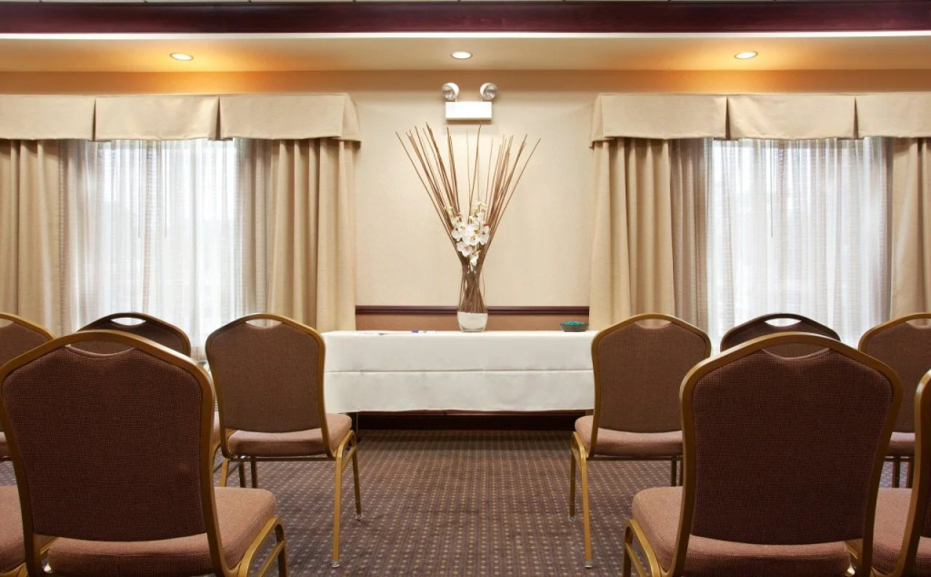 Holiday Inn Express & Suites Chicago West-OHare Arpt Area by IHG