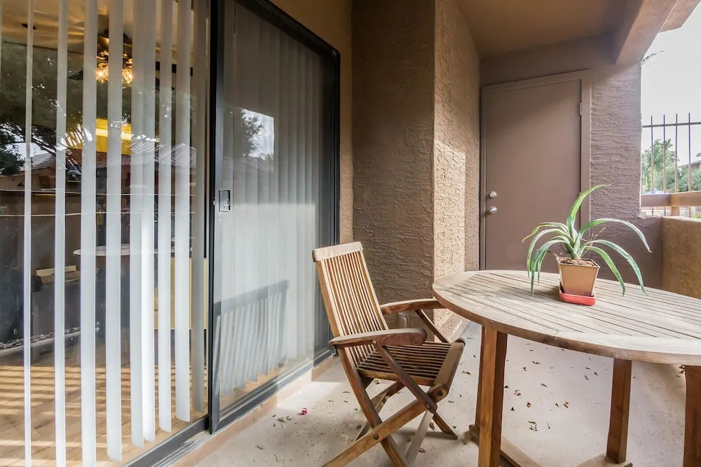 The Luxe Suites of Tempe - Pool - Fitness Center