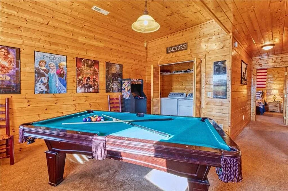 Smoky Mountain Retreat - Five Bedroom Cabin