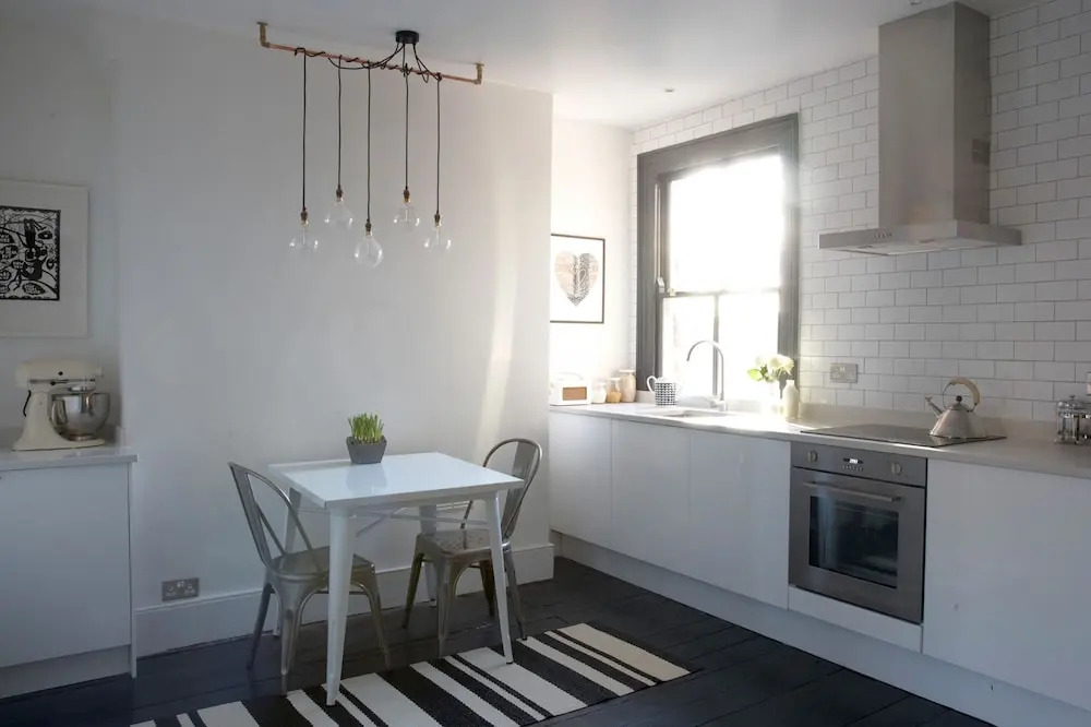 2 Bedroom Top Floor Apartment in Islington