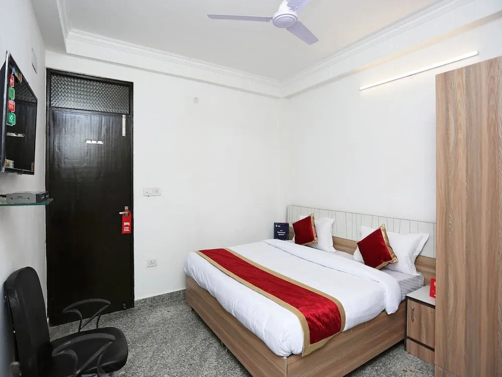 OYO 11953 Galaxy Residency