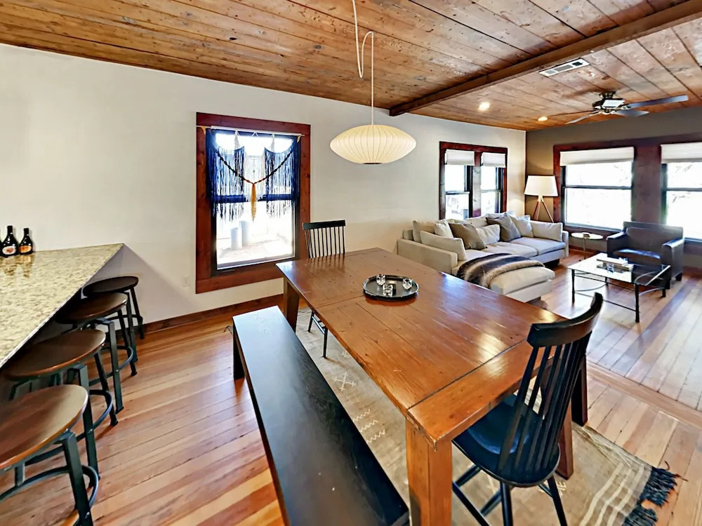 East Austin Bungalow - 3 Br Home