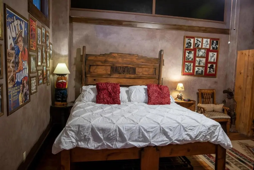 Bisbee Grand Hotel, Saloon, and Music Venue