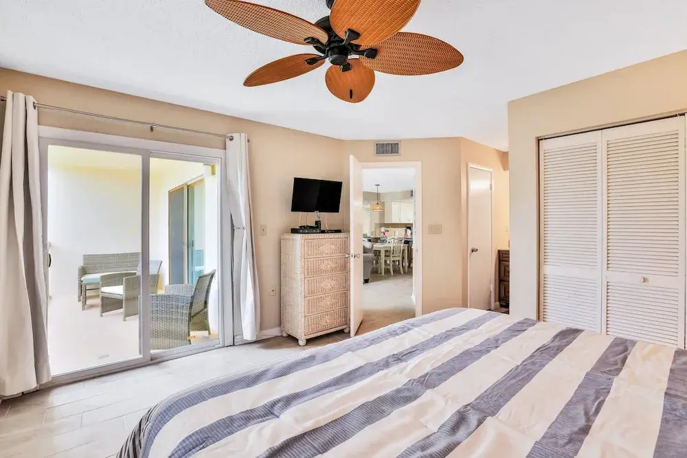 Third Floor Condo With Shared Pool, Free Wifi, Central AC, & Shared Tennis