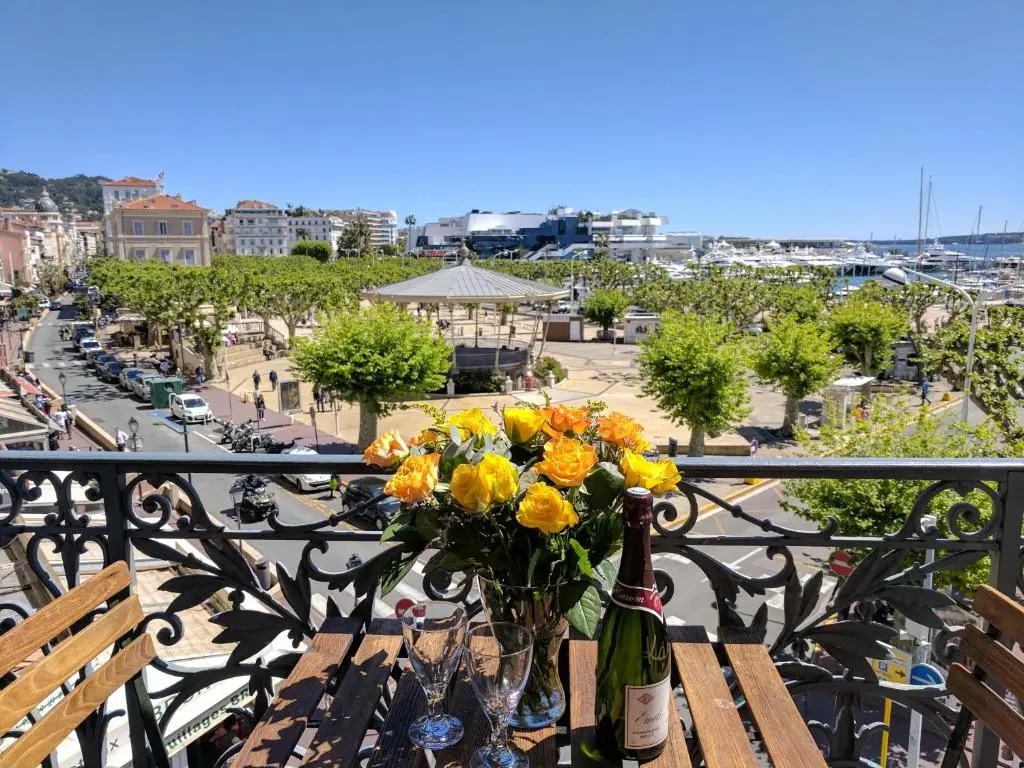 Citilet Louis Blanc 1,2,3 - Three gorgeous, open-plan apartments