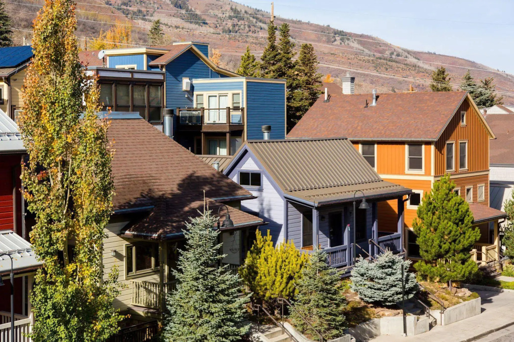 Abode at Town Lift 815