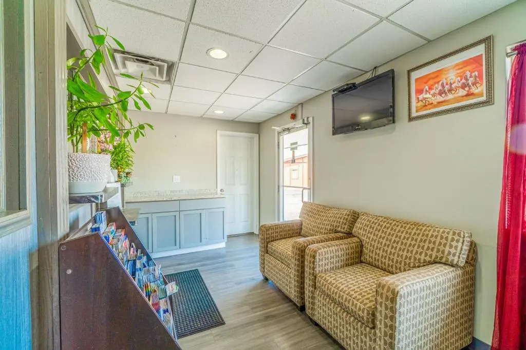 Deluxe Inn & Suites By OYO Miami OK