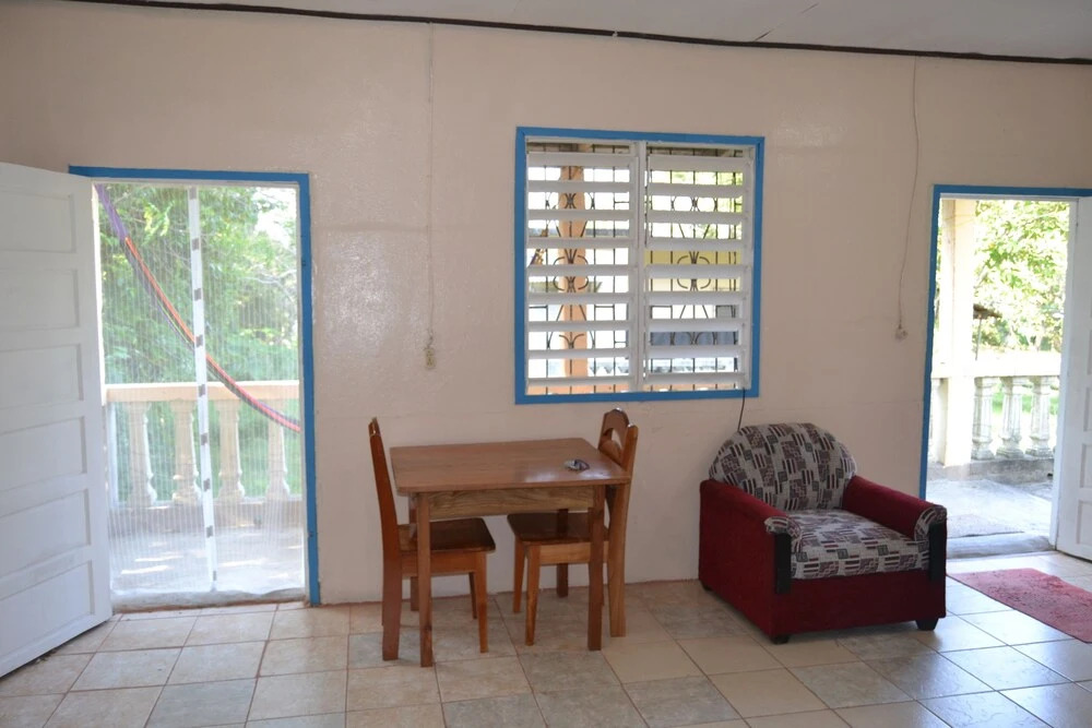 Budget Cheerful Entire Private Belizean One Bedroomed Home