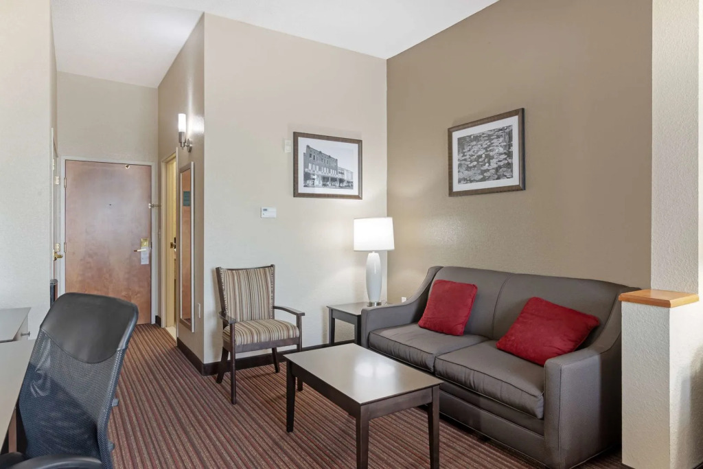 Best Western Plus Bradbury Inn and Suites