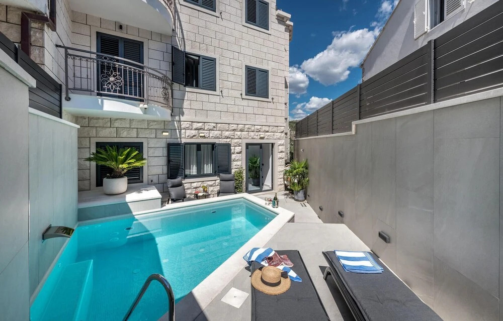 Beautiful Apartment in Dubrovnik With Outdoor Swimming Pool, Wifi and 2 Bedrooms