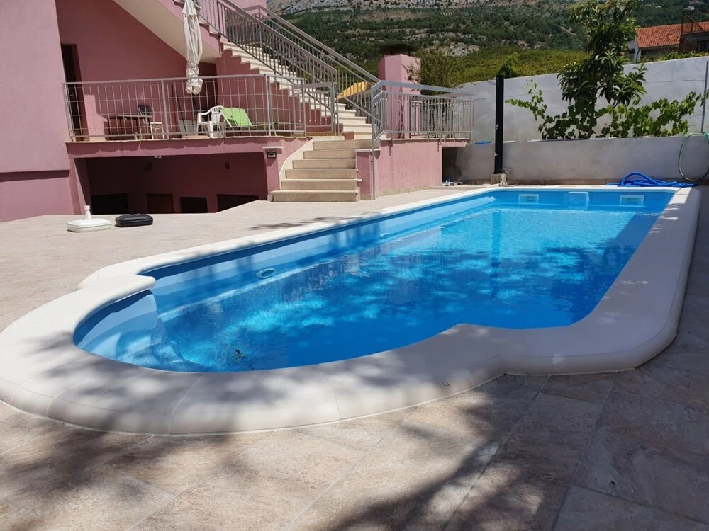 Simplistic Villa in Podstrana with Patio near Adriatic Sea