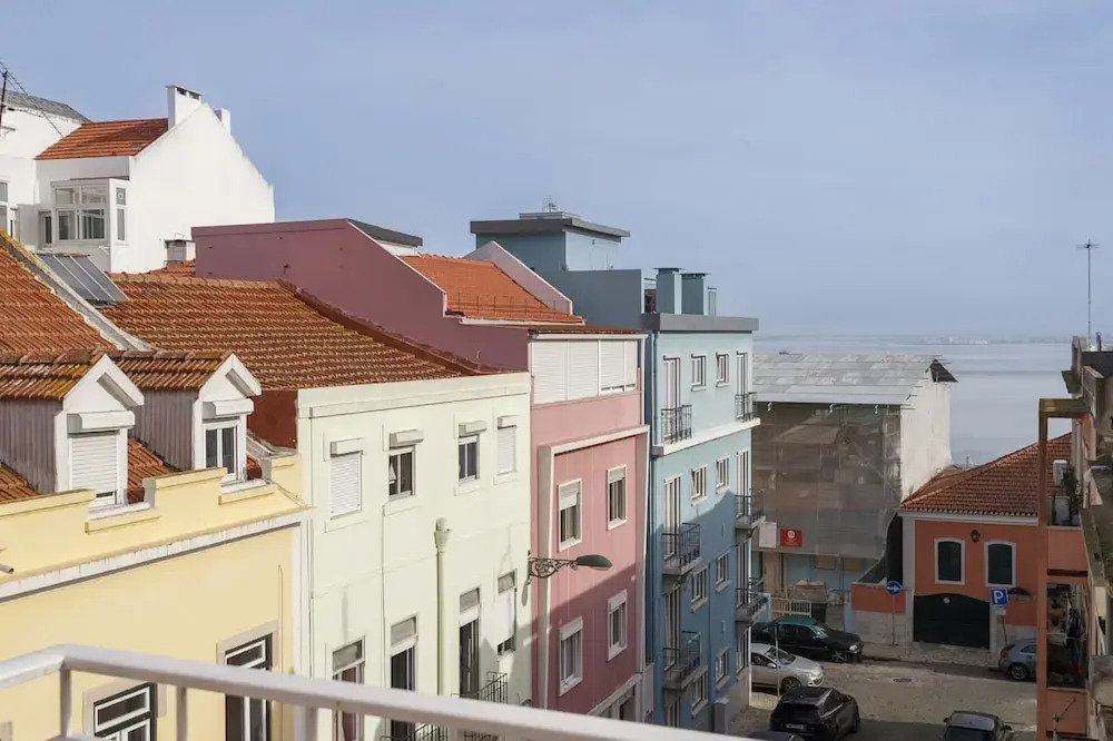 Barbadinhos Apartments in Lisbon Historic Neighborhood