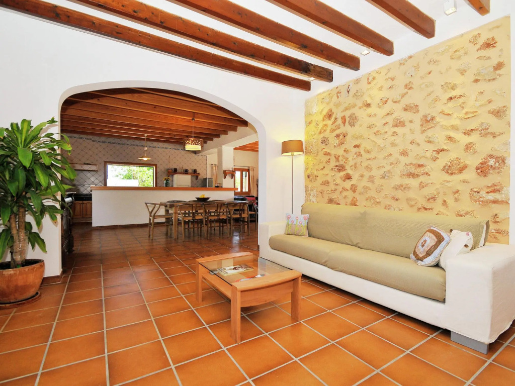 Large rustic country house for 12 people with garden and pool