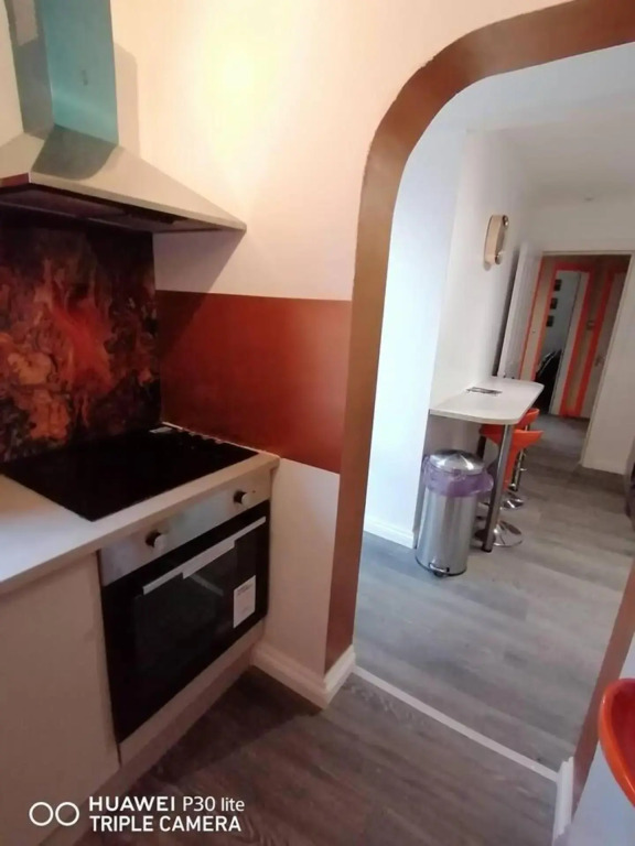 Beach Apartment - Sleeps 4, Garden & Parking