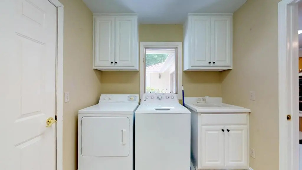 32 Heath Dr