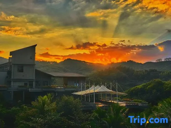 Rendi Mountain Rainforest Hotel